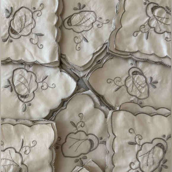 Vtg 9 of Handkerchiefs Muted White With Embroidery Openwork Borders, “15,5x16” - Picture 13 of 14
